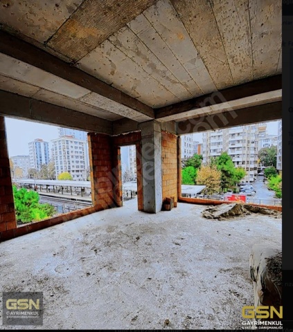 12-İSTANBUL KADIKÖY FENERYOLU MAHALLESİNDE MARMARAY DURAĞININ YANINDA SAHİL TARAFINDA 3+1 DAİRELER