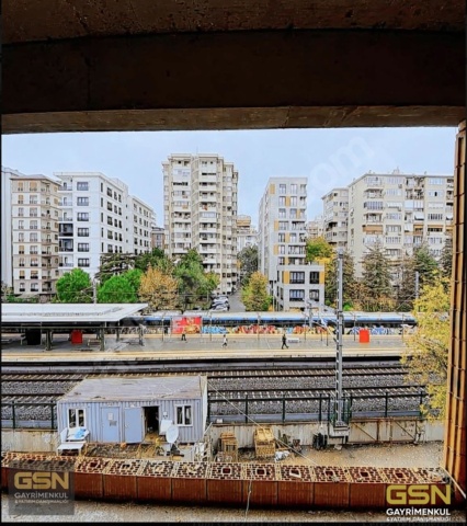 13-İSTANBUL KADIKÖY FENERYOLU MAHALLESİNDE MARMARAY DURAĞININ YANINDA SAHİL TARAFINDA 3+1 DAİRELER