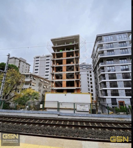 15-İSTANBUL KADIKÖY FENERYOLU MAHALLESİNDE MARMARAY DURAĞININ YANINDA SAHİL TARAFINDA 3+1 DAİRELER