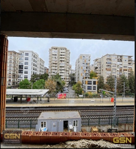 18-İSTANBUL KADIKÖY FENERYOLU MAHALLESİNDE MARMARAY DURAĞININ YANINDA SAHİL TARAFINDA 3+1 DAİRELER