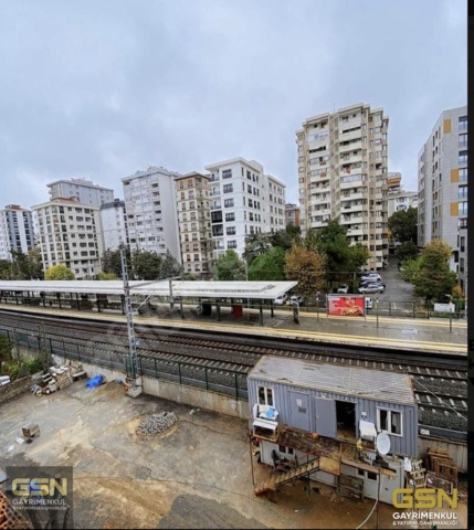 19-İSTANBUL KADIKÖY FENERYOLU MAHALLESİNDE MARMARAY DURAĞININ YANINDA SAHİL TARAFINDA 3+1 DAİRELER