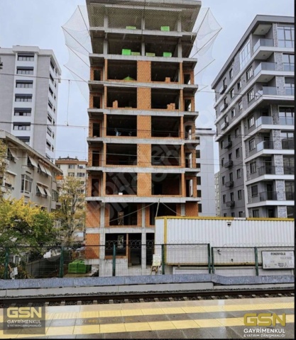 İSTANBUL KADIKÖY FENERYOLU MAHALLESİNDE MARMARAY DURAĞININ YANINDA SAHİL TARAFINDA 3+1 DAİRELER