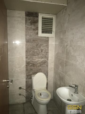 ÇAYIROVA ÖZGÜRLÜK ERİŞLER ŞELALE PARK YANINDA SATILIK İŞ YERİ 1