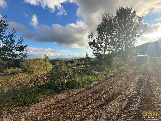 9-GSN GYRİMENKUL'DEN İZMİT ÇAĞIRGANLI KÖYÜNDE YOLA CEPHE TARLA