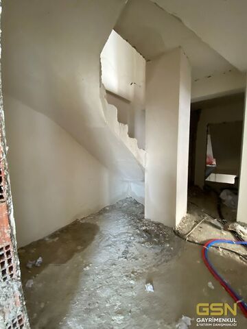 17-ÇAYIROVA'DA KENT MEYDANINA YAKIN KONUMDA SATILIK DAİRELER