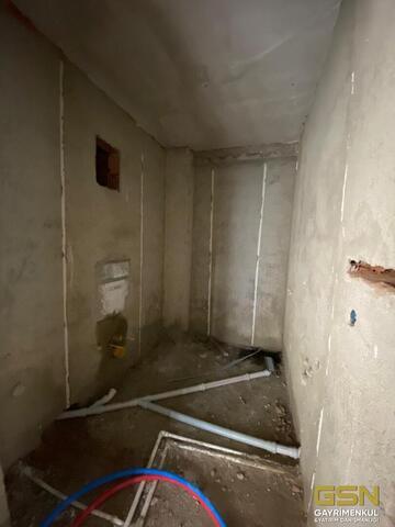 22-ÇAYIROVA'DA KENT MEYDANINA YAKIN KONUMDA SATILIK DAİRELER