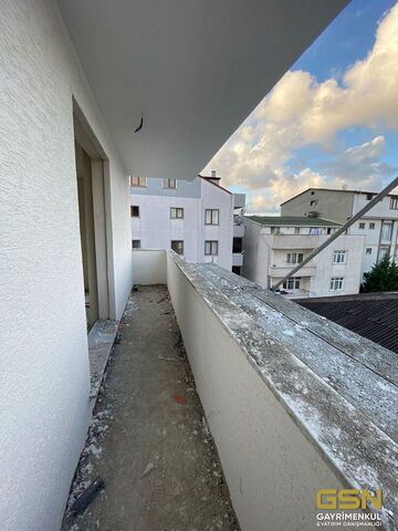 27-ÇAYIROVA'DA KENT MEYDANINA YAKIN KONUMDA SATILIK DAİRELER