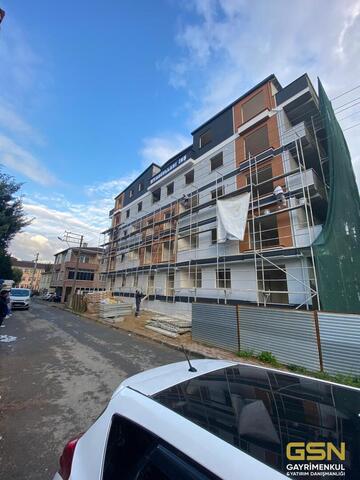 ÇAYIROVA'DA KENT MEYDANINA YAKIN KONUMDA SATILIK DUBLEKS DAİRELER