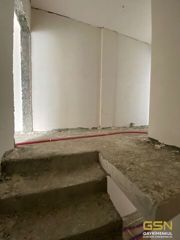 19-ÇAYIROVA'DA KENT MEYDANINA YAKIN KONUMDA SATILIK DUBLEKS DAİRELER