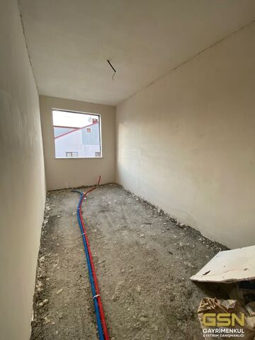 3-ÇAYIROVA'DA KENT MEYDANINA YAKIN KONUMDA SATILIK DUBLEKS DAİRELER