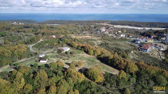 4-ŞİLE DE DENİZE YAKIN RUHSATLI EV VE ARAZİ