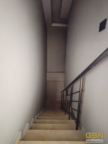 29-ÇAYIROVA EMEK MAHALLESİ BOSNA CADDESİNE YAKIN  SATILIK 3+1 BAHÇE  DUBLEKS