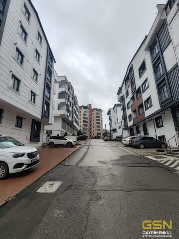 1-ÇAYIROVA EMEK MAHALLESİ BOSNA CADDESİNE YAKIN  SATILIK 3+1 BAHÇE  DUBLEKS