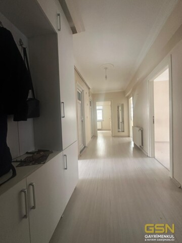 PENDİK ESENYALI'DA MERKEZİ KONUMDA SATILIK 3+1 DAİRE