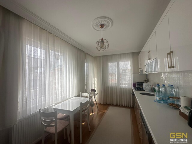 11-ÇAYIROVA ÖZGÜRLÜK MH. CADDE ÜZERİNDE 170 M2 3+1 DAİRE