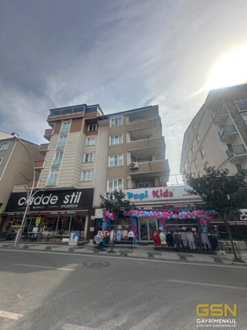 ÇAYIROVA ÖZGÜRLÜK MH. CADDE ÜZERİNDE 170 M2 3+1 DAİRE