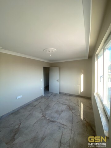 15-ÇAYIROVA YENİMAHALLE'DE YERDEN ISITMALI MASRAFSIZ 3+1 SATILIK DAİRE