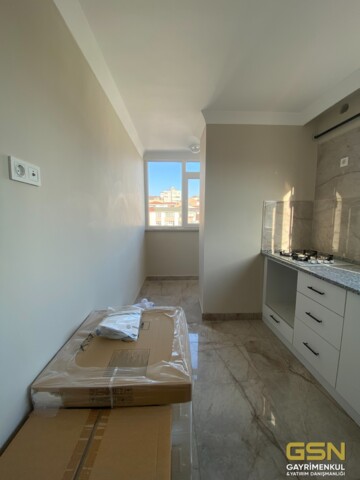 21-ÇAYIROVA YENİMAHALLE'DE YERDEN ISITMALI MASRAFSIZ 3+1 SATILIK DAİRE