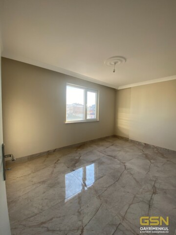 8-ÇAYIROVA YENİMAHALLE'DE YERDEN ISITMALI MASRAFSIZ 3+1 SATILIK DAİRE