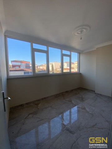 11-ÇAYIROVA YENİMAHALLE'DE YERDEN ISITMALI MASRAFSIZ 3+1 SATILIK DAİRE