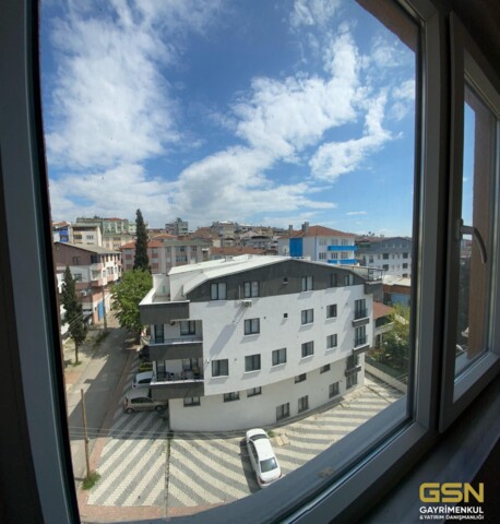 2-ÇAYIROVA YENİMAHALLE'DE YERDEN ISITMALI MASRAFSIZ 3+1 SATILIK DAİRE