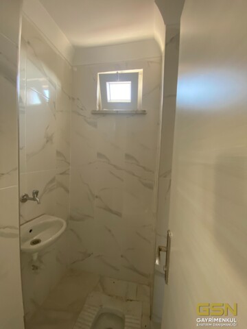 30-ÇAYIROVA YENİMAHALLE'DE YERDEN ISITMALI MASRAFSIZ 3+1 SATILIK DAİRE
