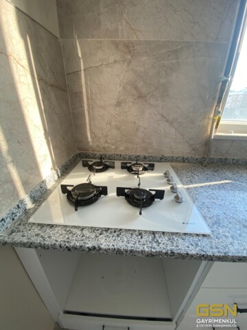 26-ÇAYIROVA YENİMAHALLE'DE YERDEN ISITMALI MASRAFSIZ 3+1 SATILIK DAİRE