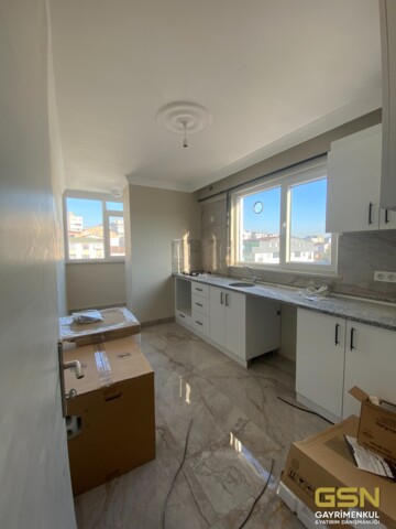 20-ÇAYIROVA YENİMAHALLE'DE YERDEN ISITMALI MASRAFSIZ 3+1 SATILIK DAİRE