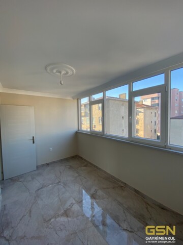 12-ÇAYIROVA YENİMAHALLE'DE YERDEN ISITMALI MASRAFSIZ 3+1 SATILIK DAİRE