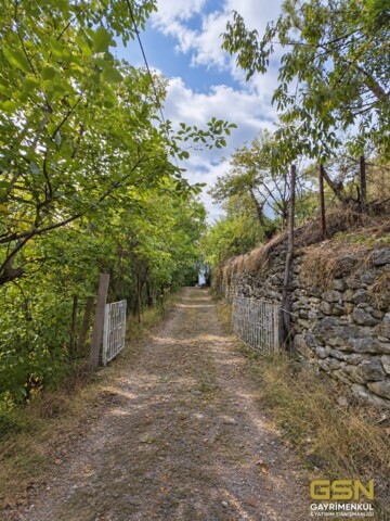 KARABÜK SAFRANBOLU’DA 7.435 m² BAHÇE İÇİNDE RUHSATLI, EŞYALI MÜSTAKİL EV 1