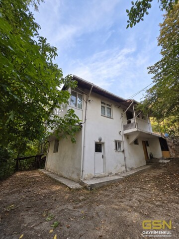 KARABÜK SAFRANBOLU’DA 7.435 m² BAHÇE İÇİNDE RUHSATLI, EŞYALI MÜSTAKİL EV