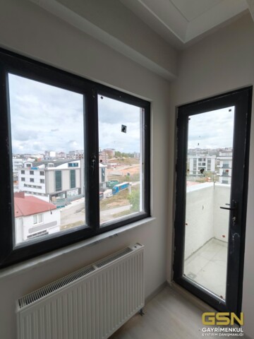 GSN GAYRİMENKUL'DEN ÇAYIROVA MUHAMMER AKSOY CADDESİNDE. KİRALIK 2+1 DAİRE 9