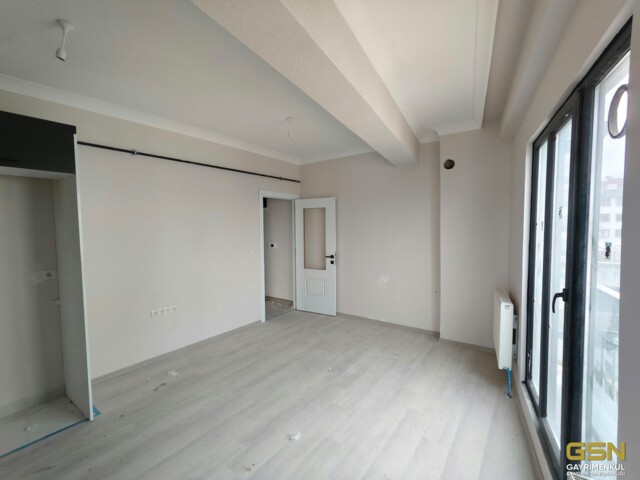 GSN GAYRİMENKUL'DEN ÇAYIROVA MUHAMMER AKSOY CADDESİNDE. KİRALIK 2+1 DAİRE 8